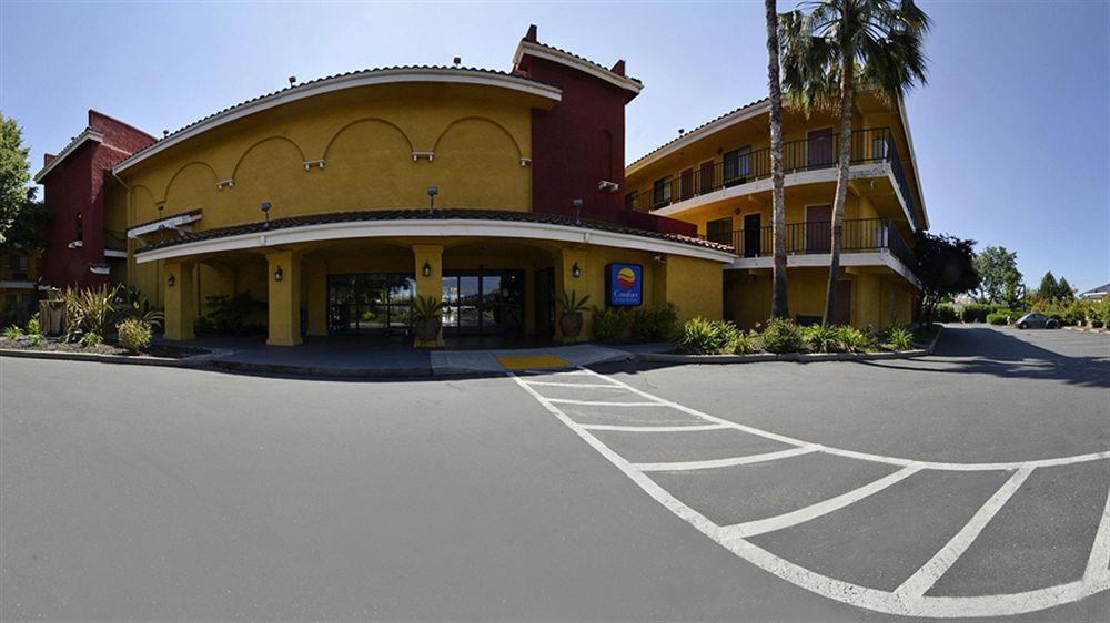 Comfort Inn & Suites Rancho Cordova-Sacramento Exterior photo